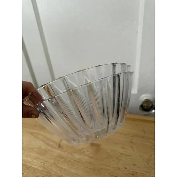 Two Hard Plastic Serving Bowls - Picture 6 of 6